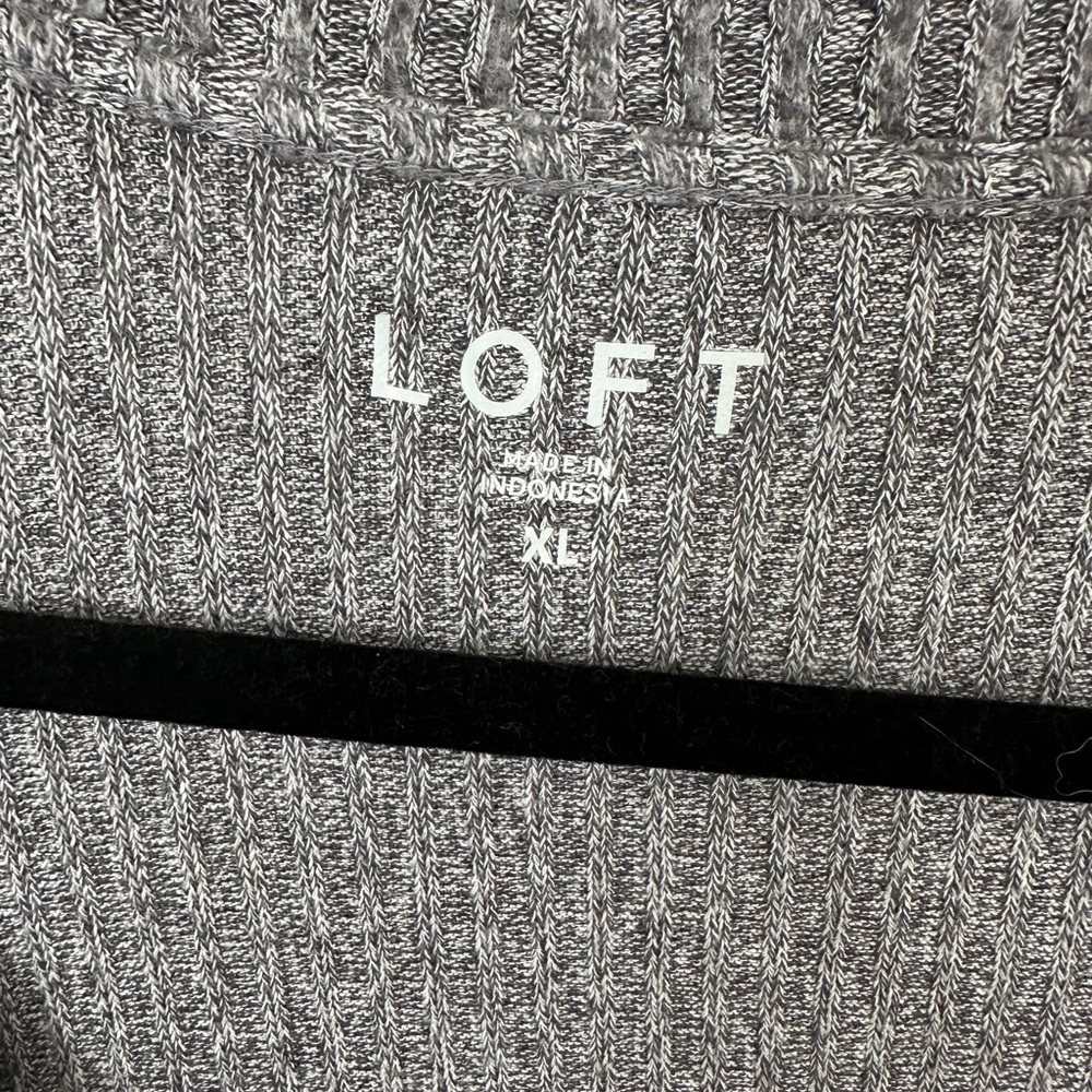 LOFT Ribbed V-Neck - Picture 5 of 6